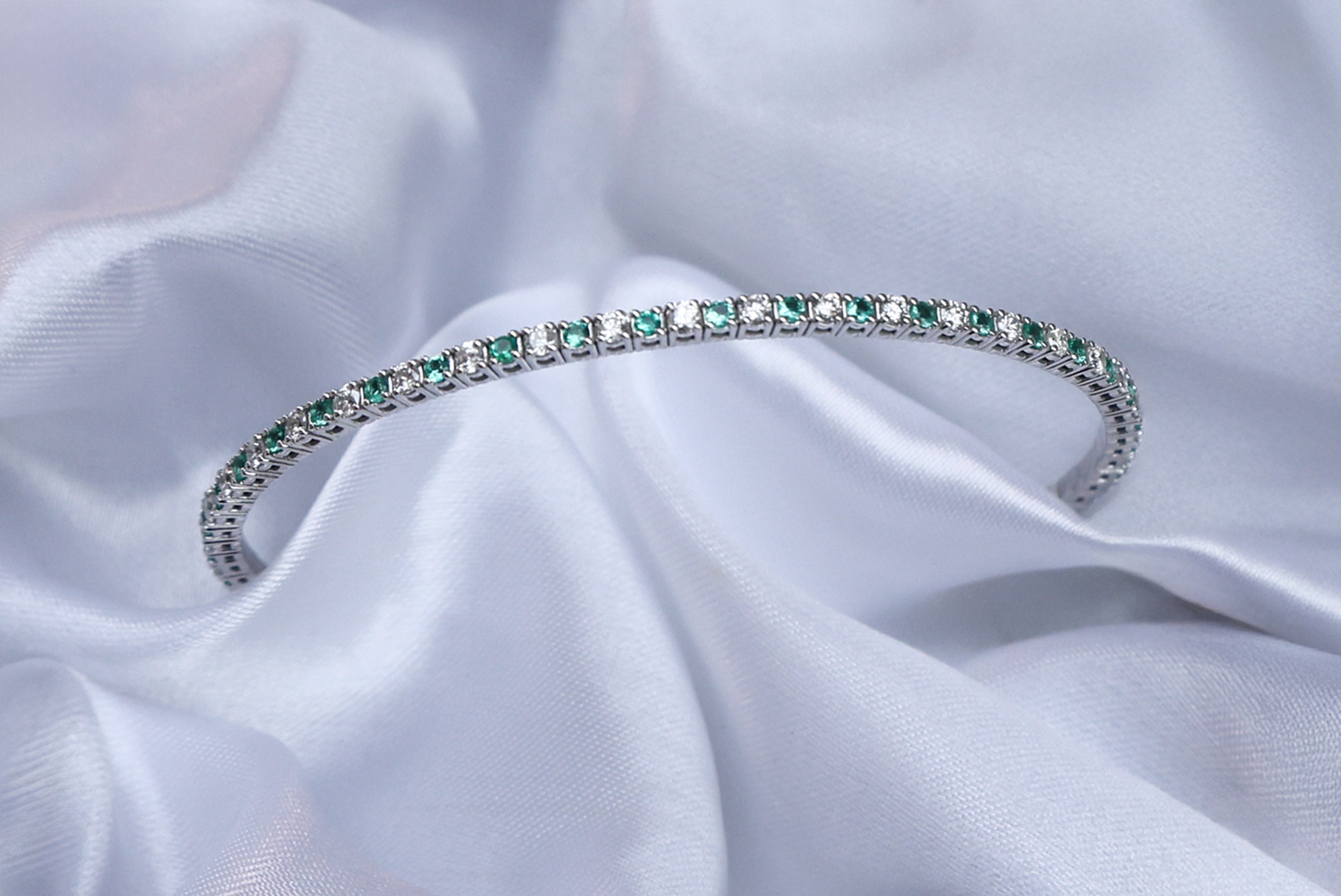 9ct White Gold Emerald & Diamond Tennis Flexible Bangle