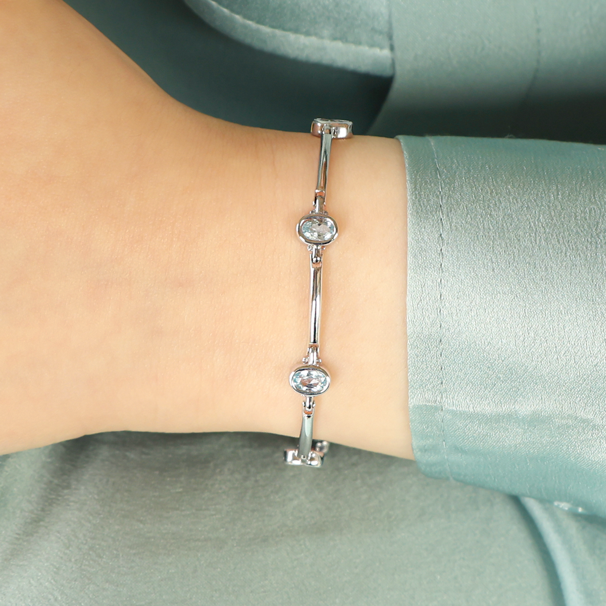 Model wears 9ct White Gold Blue Topaz Set Bar Link Bracelet