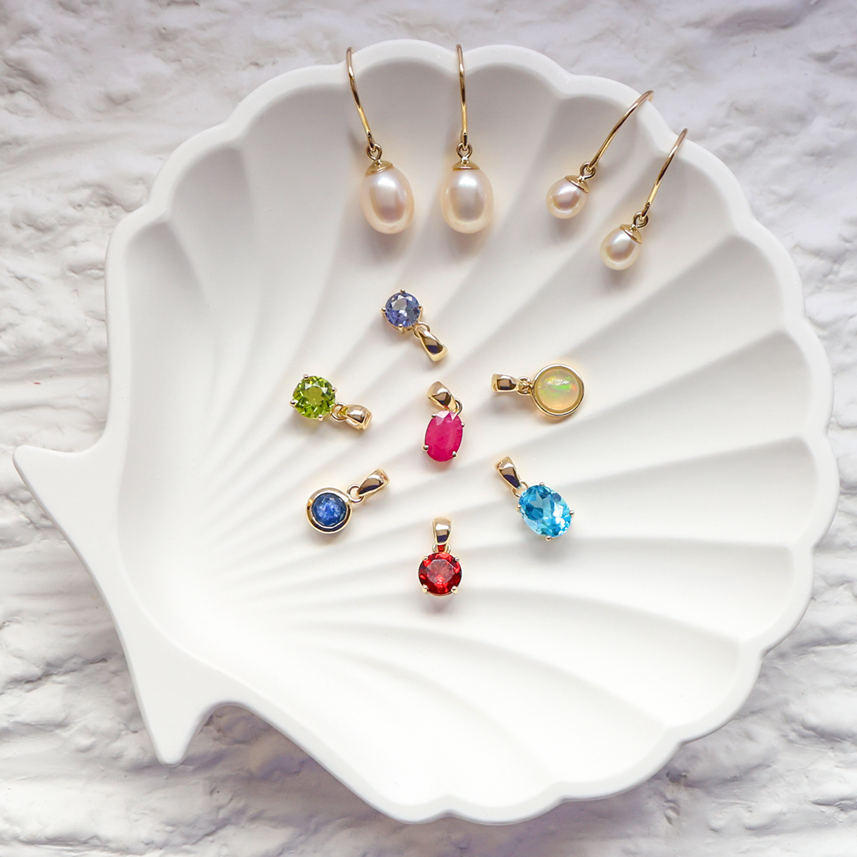 9ct Yellow Gold Freshwater Pearl Drop Earrings & 9ct Yellow Gold Gemstone Pendants