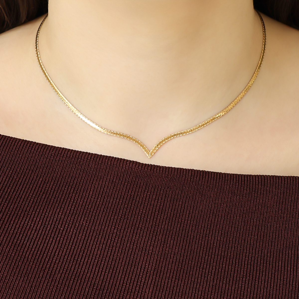 Model wears 9ct Yellow Gold V-Shape 2.5mm Herringbone Collarette Necklace