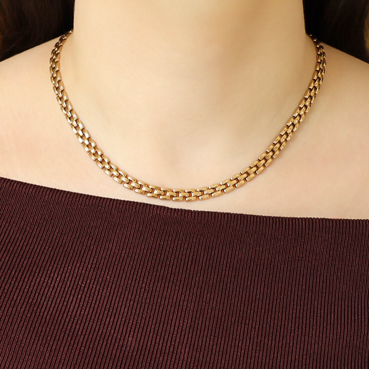 Model wears 9ct Yellow Gold 17” Panther Link Necklace