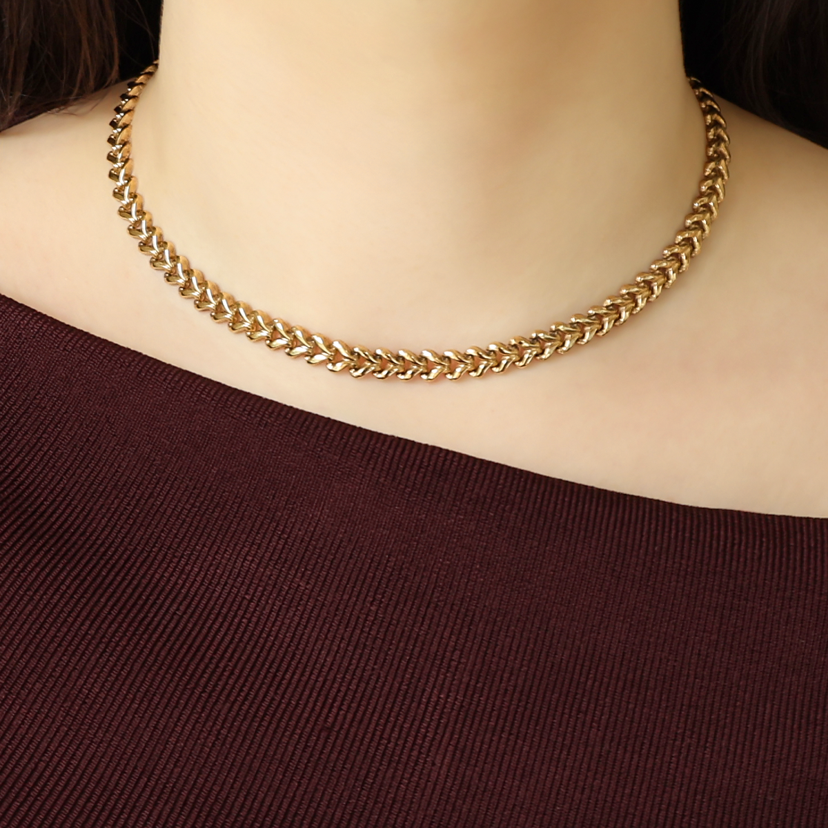Model wears 9ct Yellow Gold Chevron Link Collarette Necklace