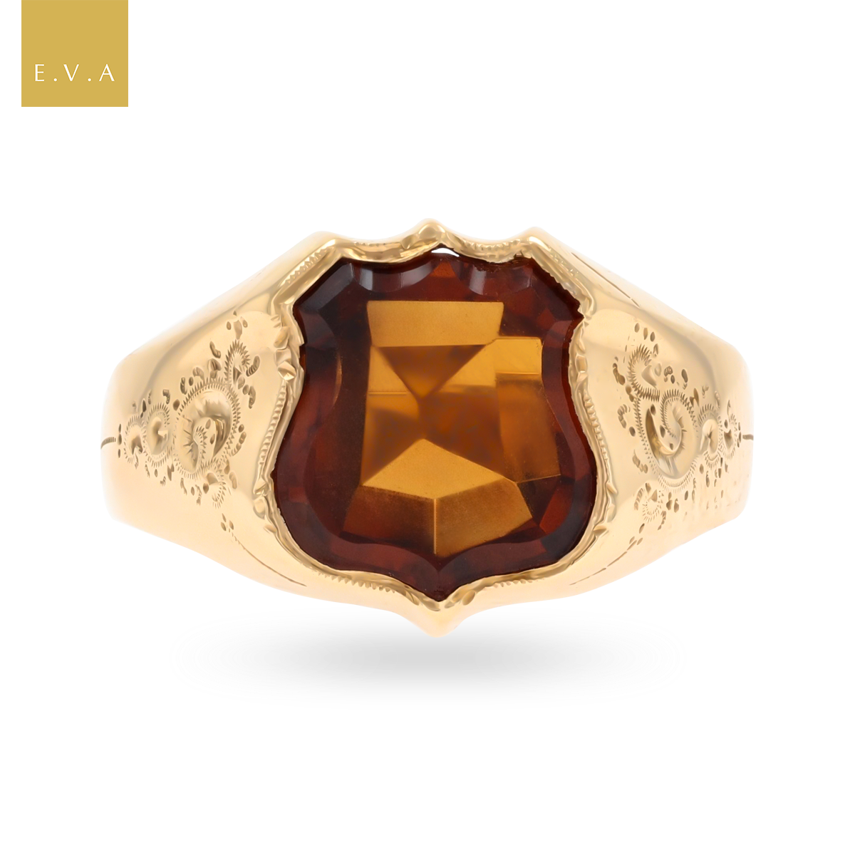 Un-hallmarked 8ct Yellow Gold Shield Shaped Smokey Quartz Signet Ring