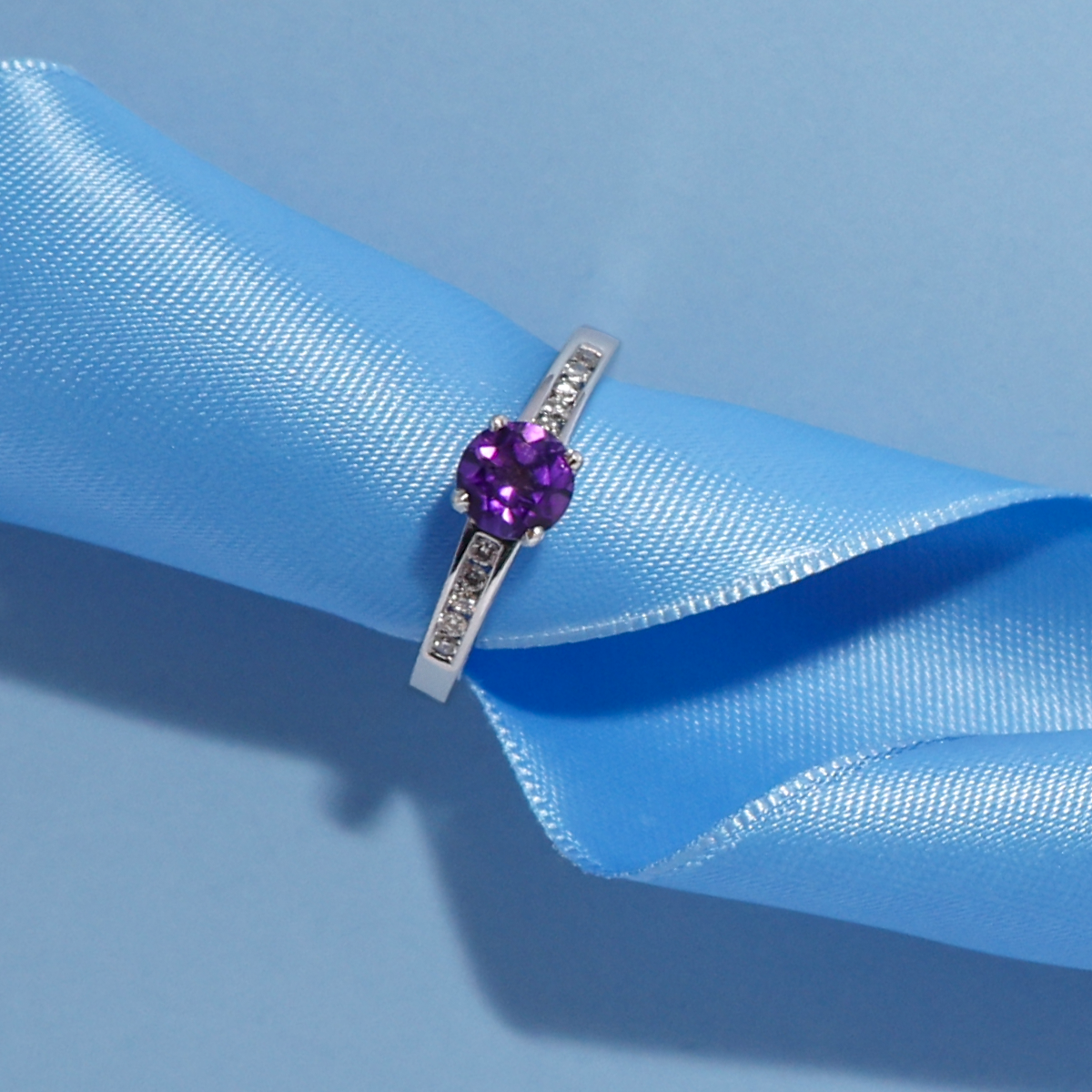 18ct White Gold Amethyst & Diamond Channel Set Shoulders Solitaire Ring