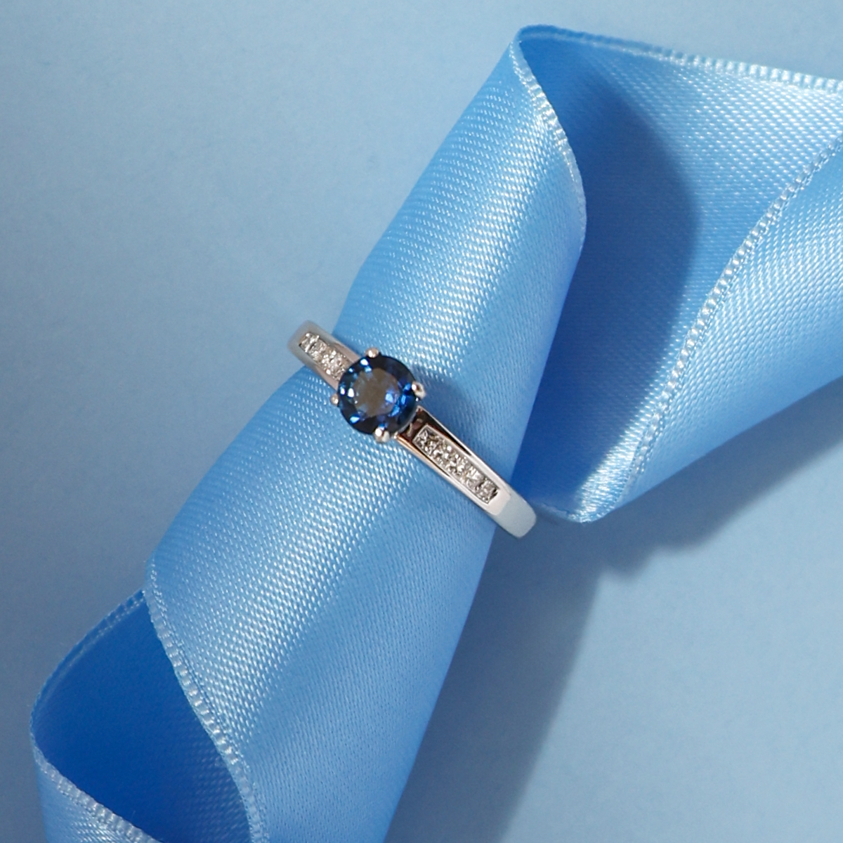 18ct White Gold Sapphire & Diamond Channel Set Shoulders Solitaire Ring