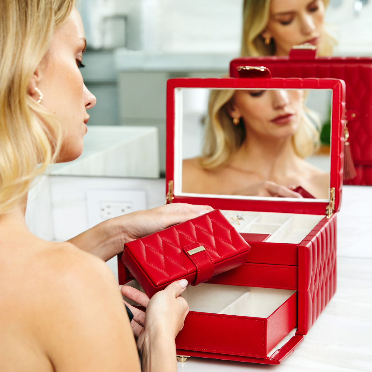 Caroline Medium Red Jewellery Case