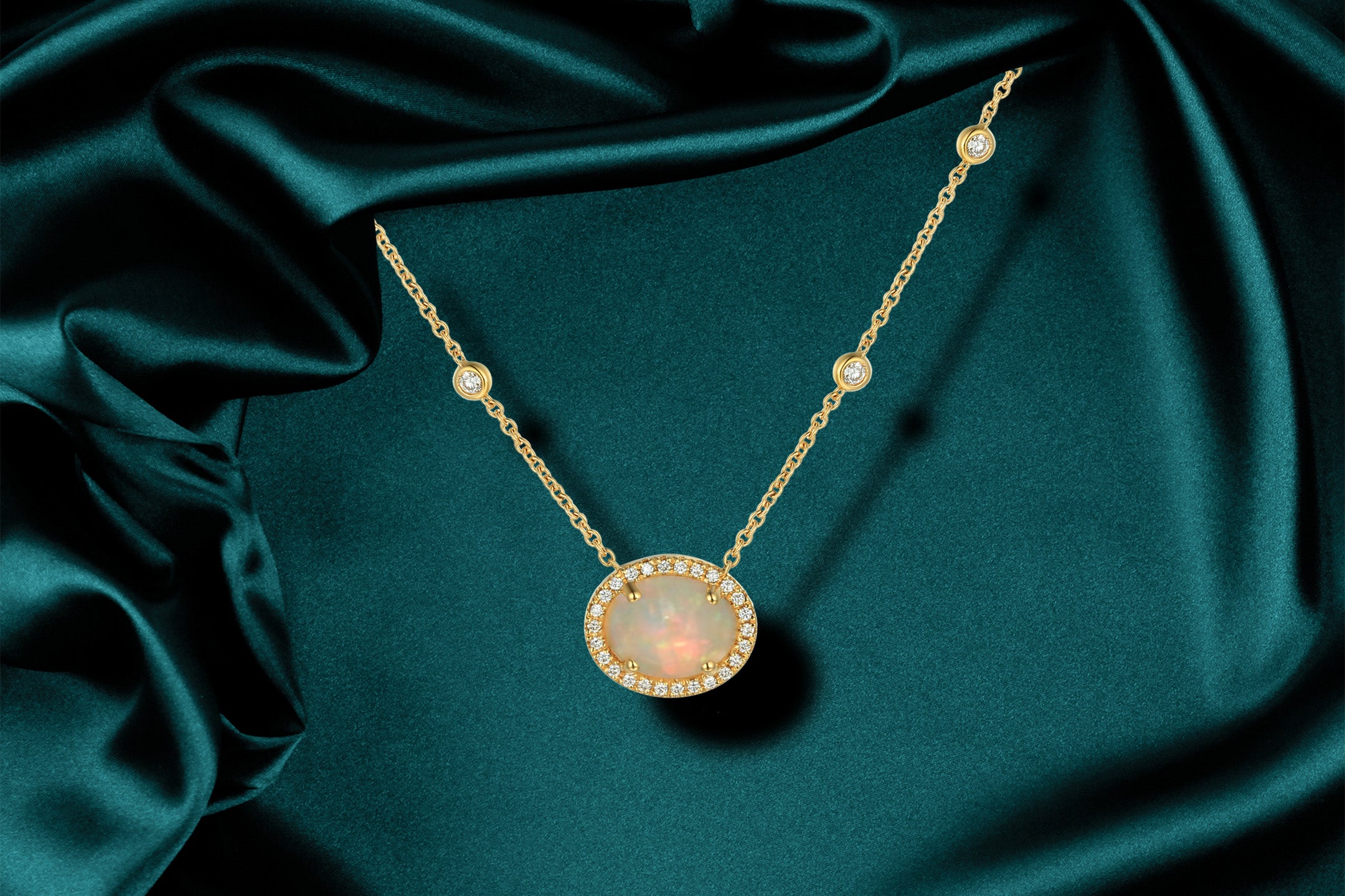 18ct Yellow Gold Oval Shaped Opal & Diamond Cluster Necklace