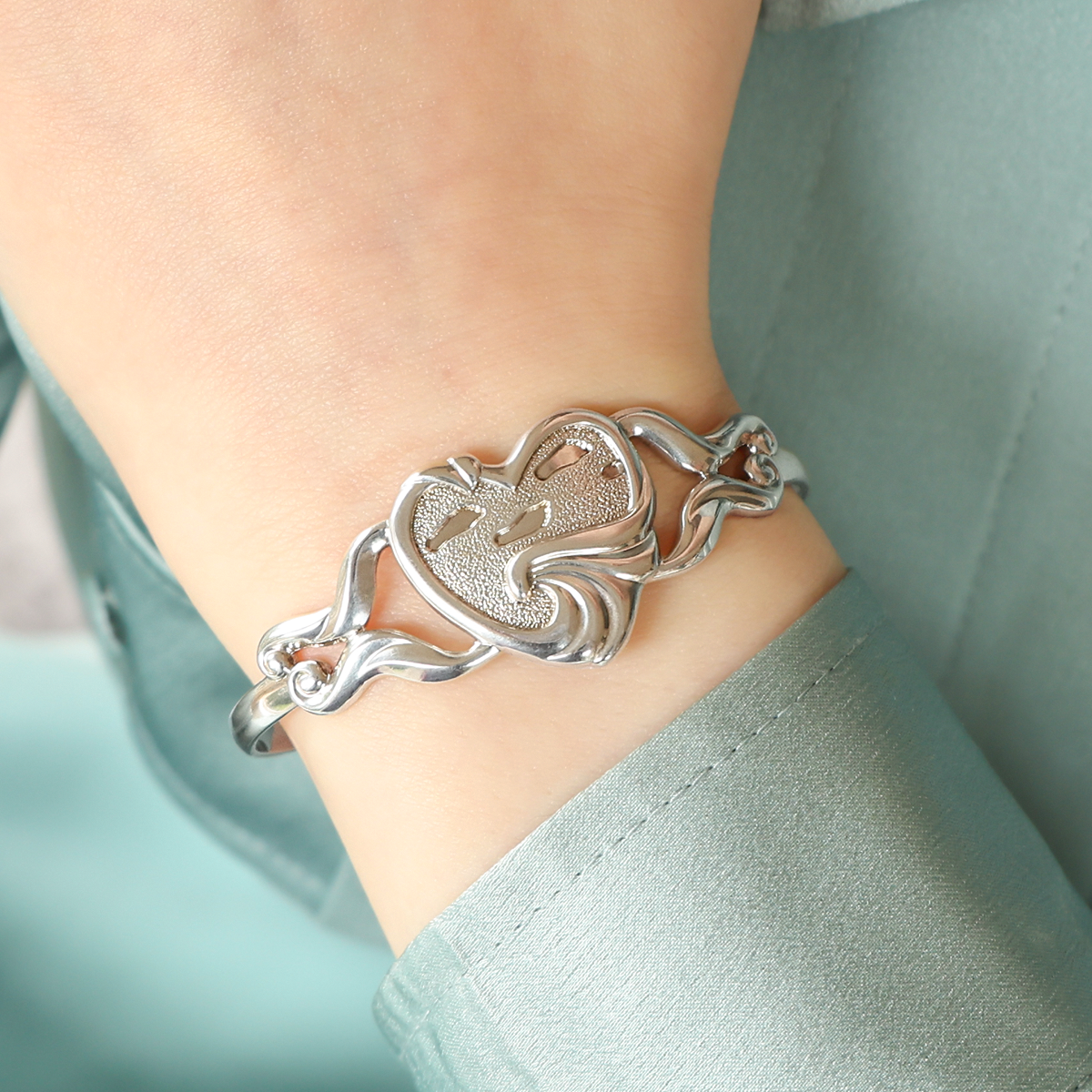 Model wears Sterling Silver Footprints In The Sand Torque Bangle