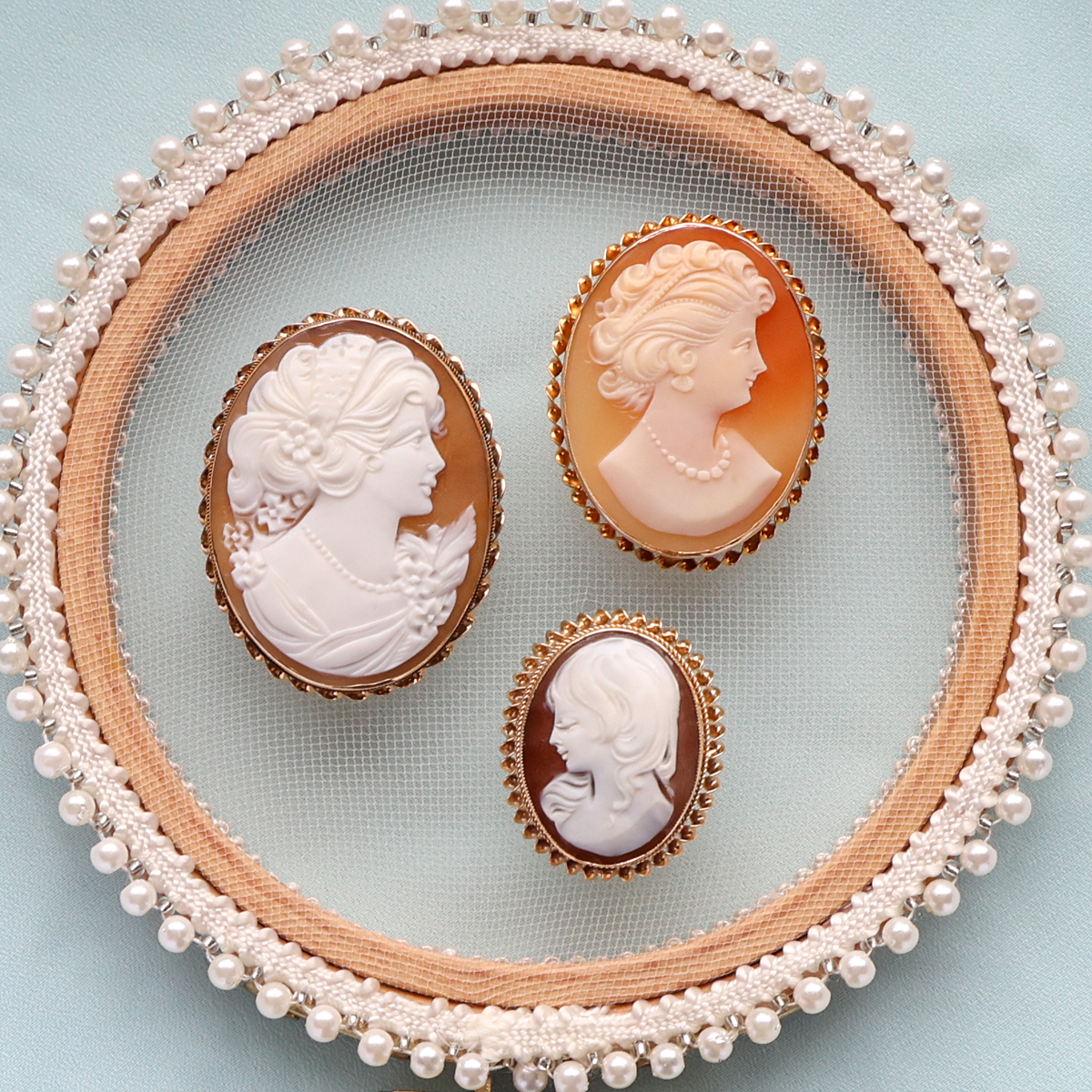 9ct Yellow Gold Oval Shaped Shell Cameo Brooches 