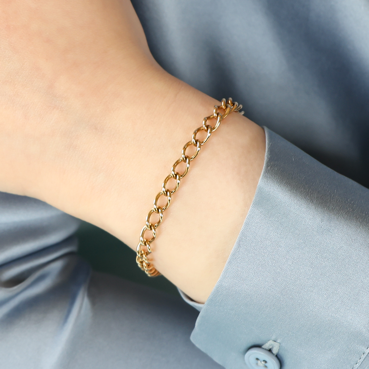 Model wears 9ct Yellow Gold 5mm Curb Link Charm Bracelet