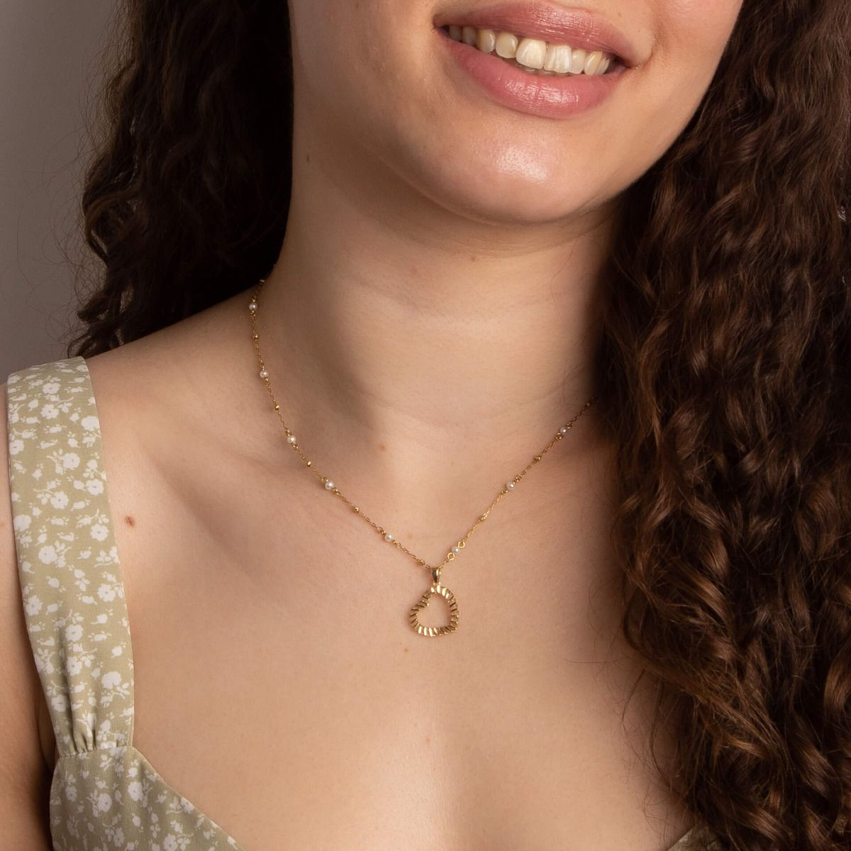 Model wears 9ct Yellow Gold Freshwater Pearl Trace Link Station Necklace