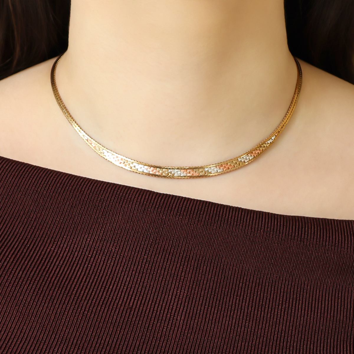 Model wears 9ct Three Colour Gold Foxtail & Brick Collarette Necklace