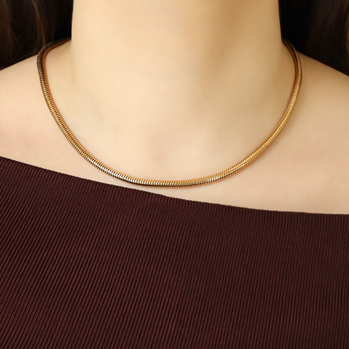 Model wears 9ct Yellow Gold 4mm Round Snake Necklace