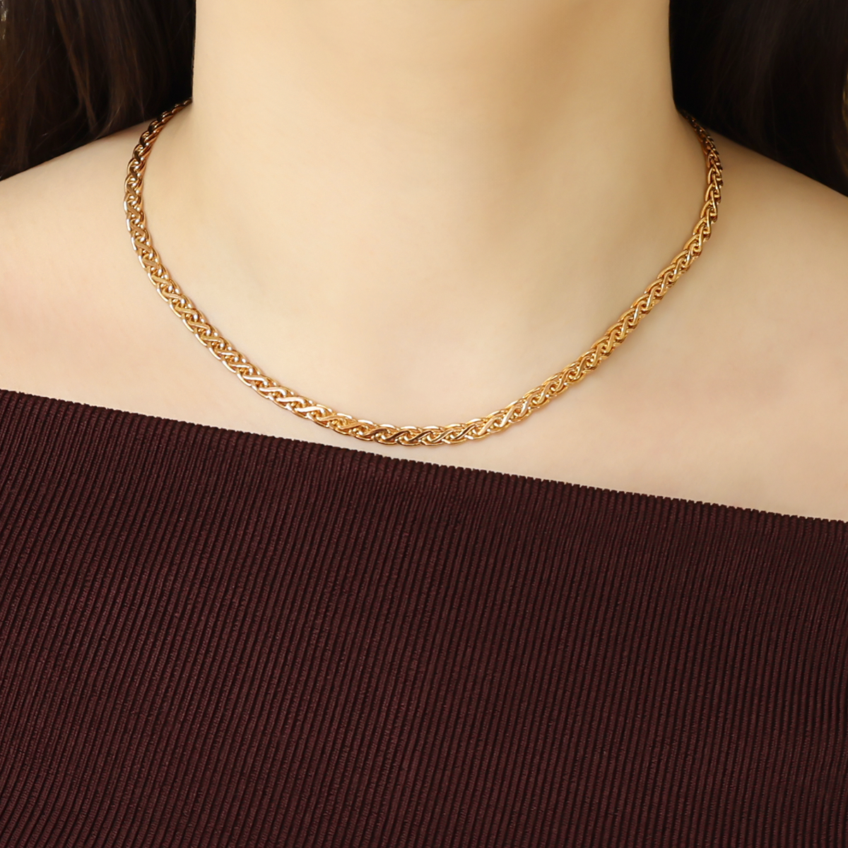 Model wears 9ct Yellow Gold Flat Wheat Necklace