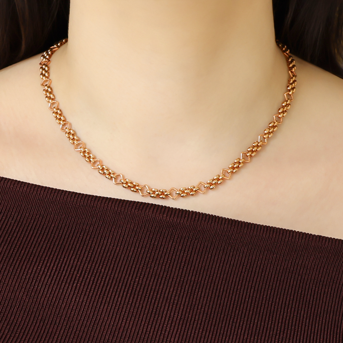 Model wears 9ct Yellow & Rose Gold Brick Geometric Link Necklace