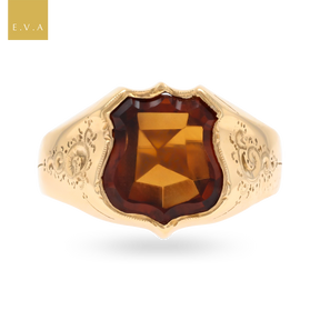 Un-hallmarked 8ct Yellow Gold Shield Shaped Smokey Quartz Signet Ring