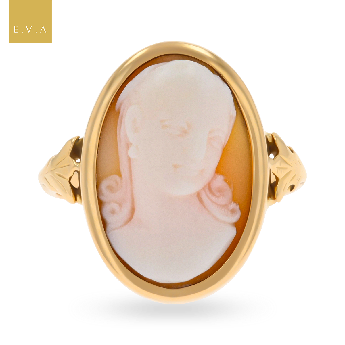 Un-hallmarked 18ct Yellow Gold Oval Shaped Shell Cameo Bezel Set Ring