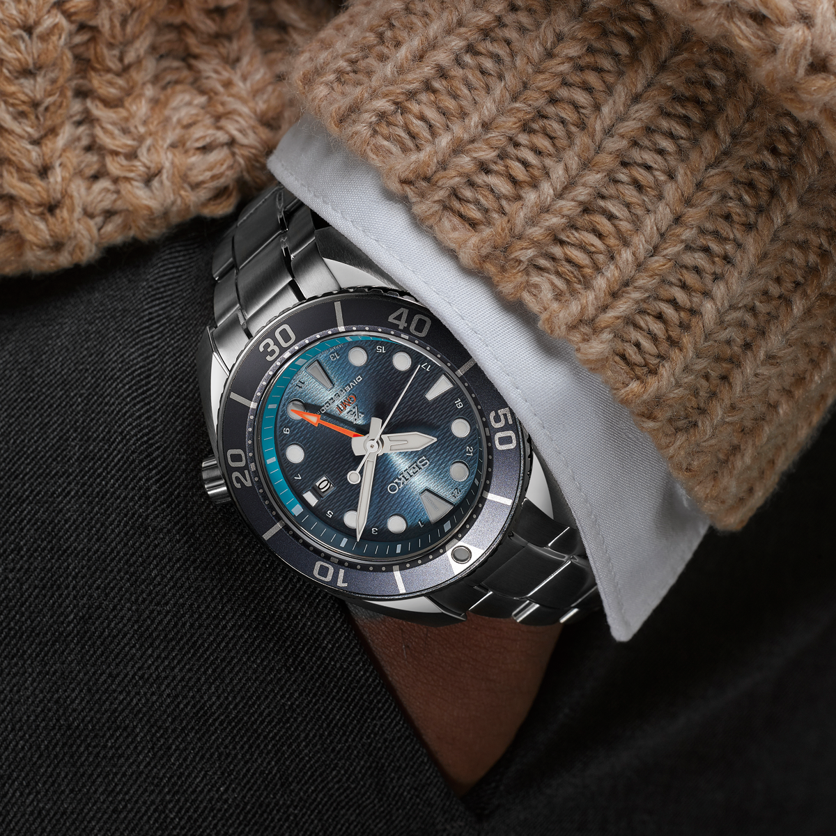 Model wears Seiko Prospex Aqua 'SUMO' Solar GMT Diver - SFK001J1