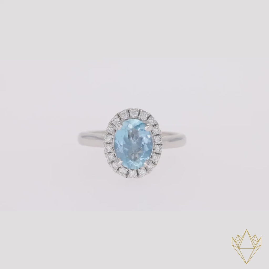 18ct White Gold Oval Shaped Aquamarine & Diamond Cluster Ring - Video