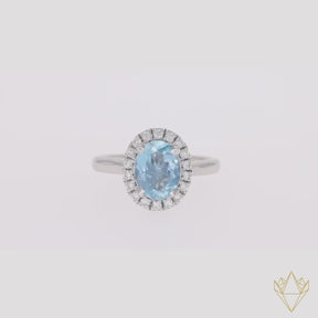 18ct White Gold Oval Shaped Aquamarine & Diamond Cluster Ring - Video