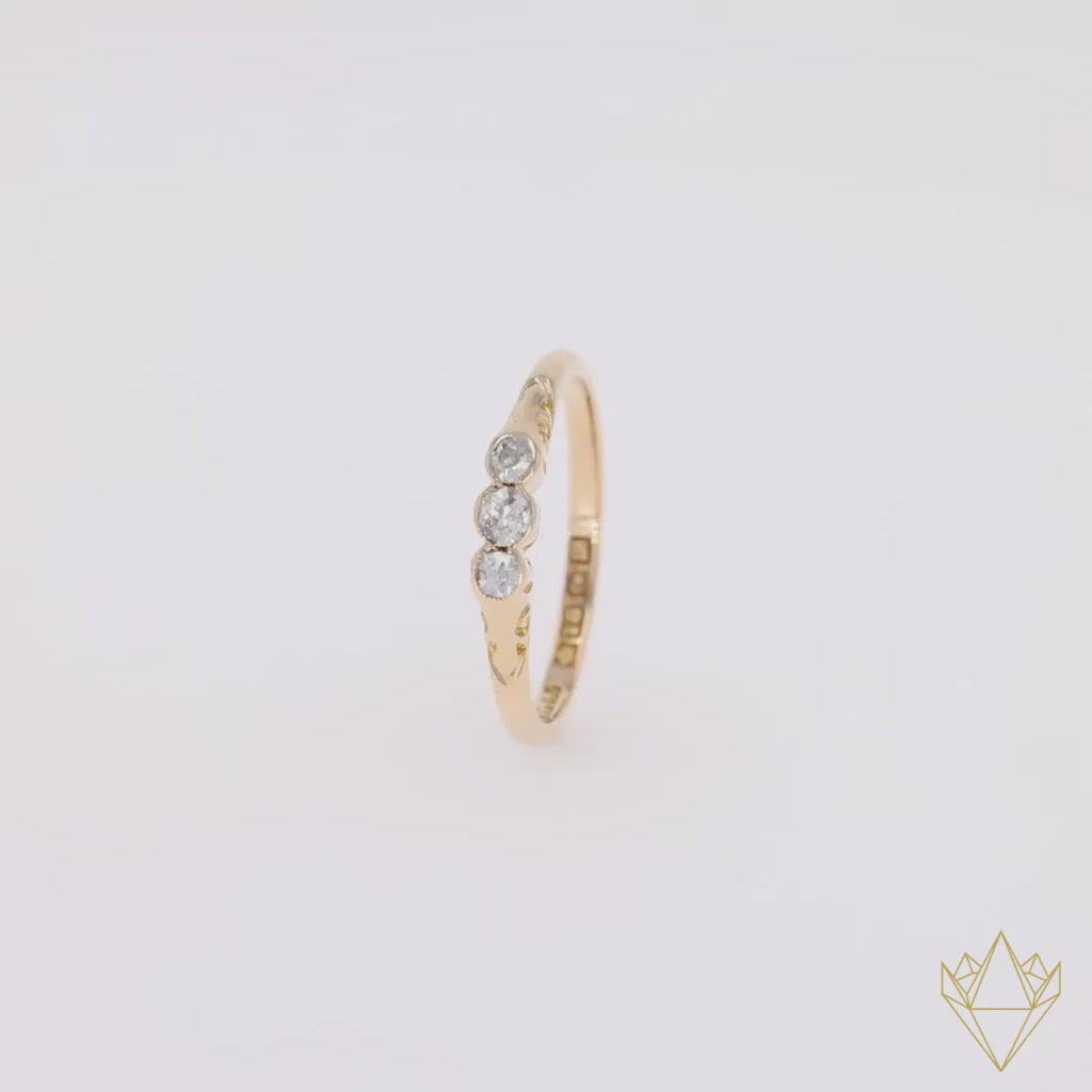 18ct Yellow Gold Old Mine Cut Diamond Bezel Set Trilogy Edwardian Ring - 360 Video