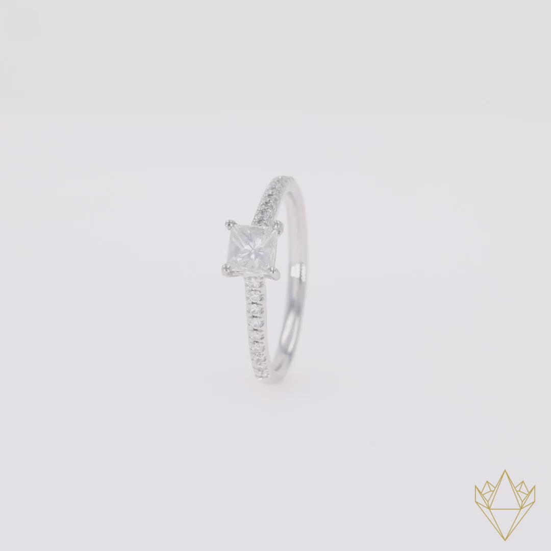 360 Video Platinum Princess Cut Diamond Solitaire & Shoulder 0.86ctw Ring