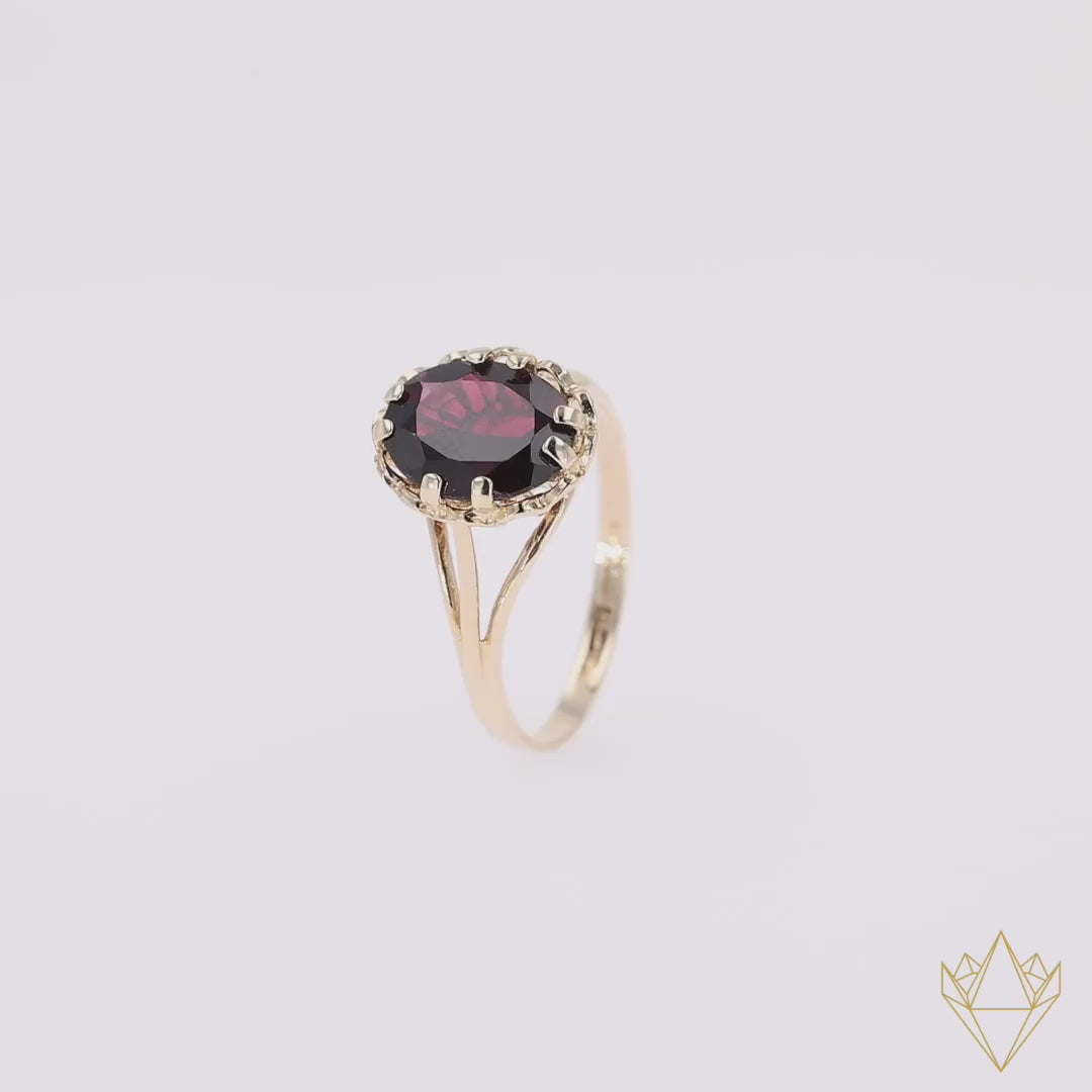 9ct Yellow Gold Garnet Lotus Solitaire Ring - 360 Video