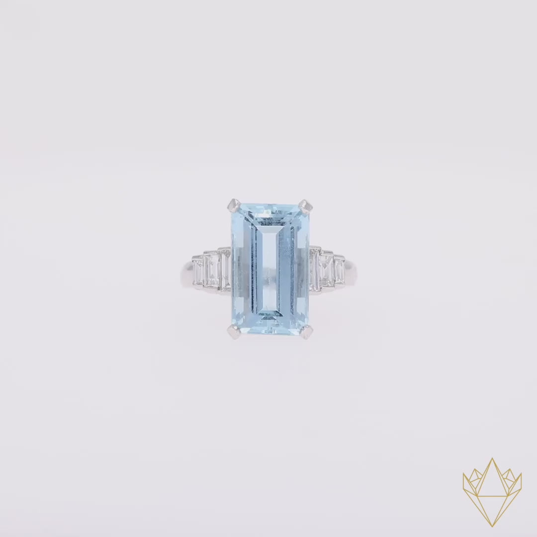 18ct White Gold Aquamarine with Diamond Set Shoulders Cocktail Ring - 360 Video