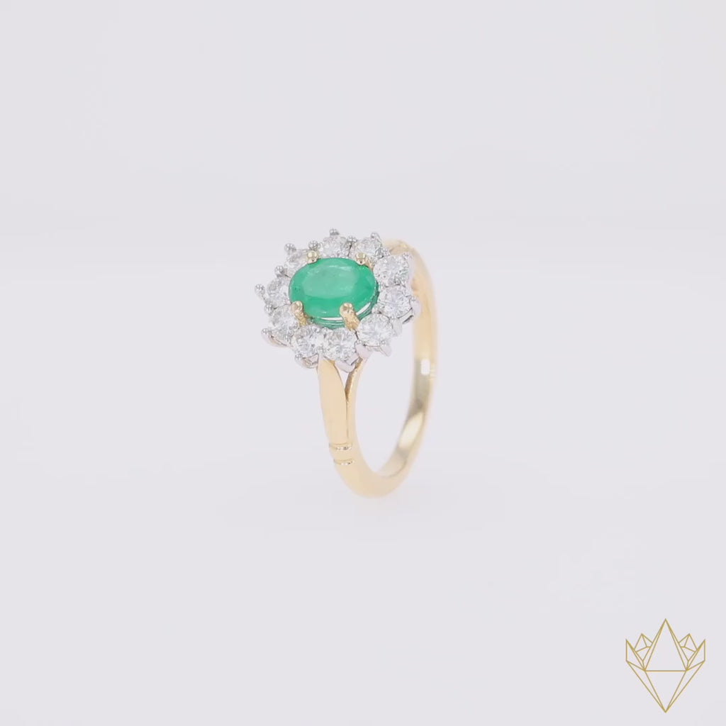 18ct Yellow Gold Oval Shaped Emerald & Diamond Cluster Ring - 360 Video