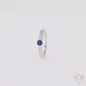 18ct White Gold Sapphire & Princess Cut Diamond Set Shoulders Solitaire Ring - 360 Video