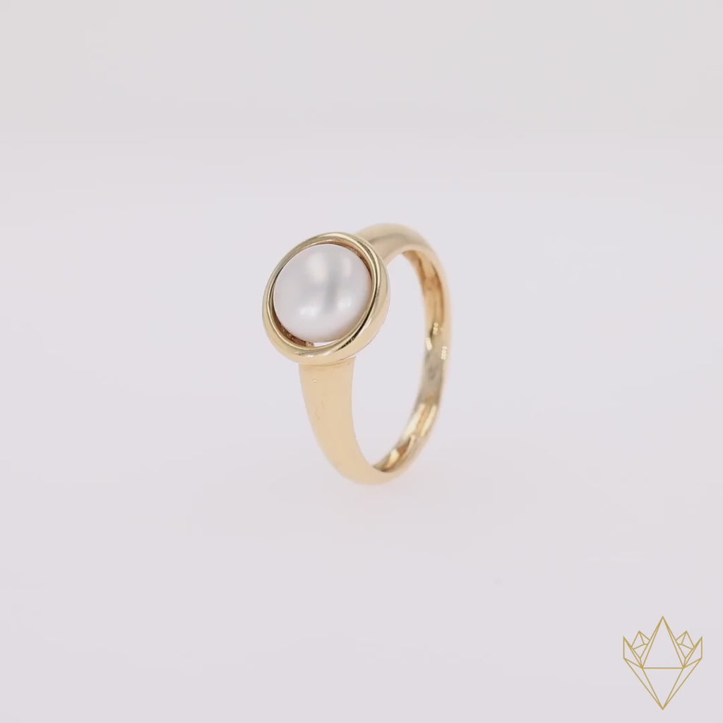 18ct Yellow Gold Cultured Button Pearl Solitaire Ring - 360 Video
